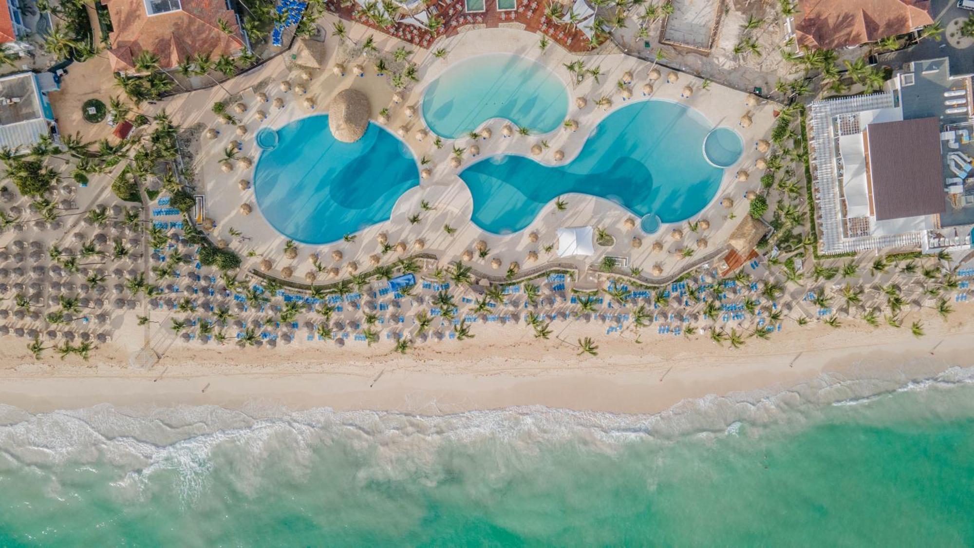 Bahia Principe Grand Bavaro Punta Cana Ngoại thất bức ảnh Aerial view of the beach